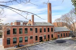 Jennifers Historic Riverfront Loft Private Patio