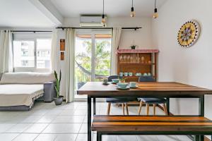 Apartamento TOP no Novo Campeche, completo, luminoso, a 50 m da praia