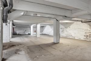 The Best Area w Free Parking Garage, 200m tram and bus