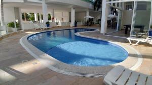 C167 Belo apartamento de 2 quartos a 120m da praia