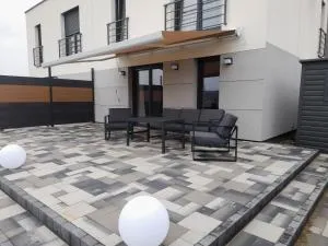 Nowy Luksusowy apartament z tarasem i ogrodem prywatny parking Żerniki - 扎布热
