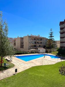 Acogedor Apartamento Moderno con Piscina en Nerja, Perfecto para una Escapada