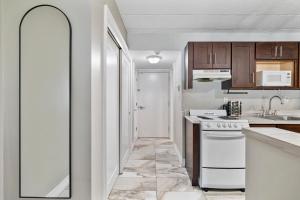 Chic New York Studio with Kitchen