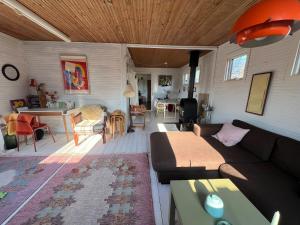 House with lovely garden and close to water with Shelter