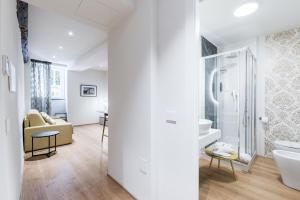 History and Design Apartment Facing the Old Port