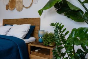 Hillside Studio with Sea View & Fibre Internet