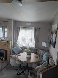 E16 Millfields 6 berth caravan MAX 4 ADULTS Bob familys only and lead person must be over 30