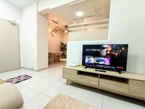 Midas Seri Alam New Cozy 5pax, Pet Friendly I Netflix & Coway, 1Cpark, Unblock View