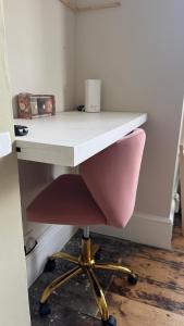 Private One Bedroom Apartment & Garden