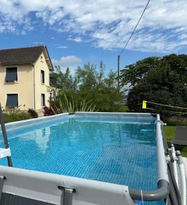 Maison avec piscine, boulodrome dans les Pyrénées