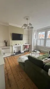 Private One Bedroom Apartment & Garden - 莱尼斯公园