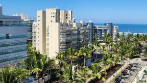 Edifício Atobá, Apartamento de 3 Suítes com Vista ao Mar, Churrasqueira na Varanda e Ar Condicionado, à 150m da Praia com Serviço Incluso