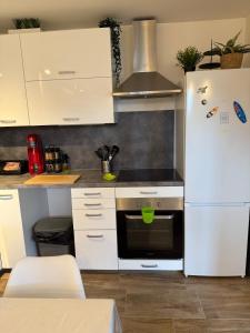 Appartements Dernier etage avec garage, piscines et tennis : photos des chambres