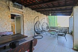 Comfortable apartment with pool and garden