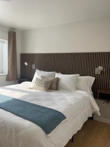 DWELL in Alaska Apartment b