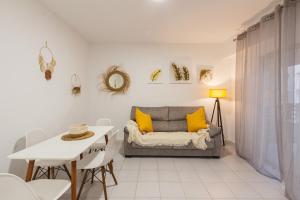 Menabrea Holiday House near the beach and airport