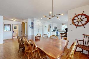 Serene 5BR | Lake front| Dock | Game room area