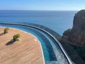 Oceanfront Elegance Madeira Retreat