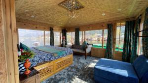 HB Freedom group of Houseboats