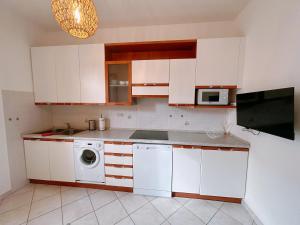 APPARTAMENTO GIALLO - OVER THE RAINBOW APARTAMENTS - LIDO di JESOLO - 4 POSTI LETTO