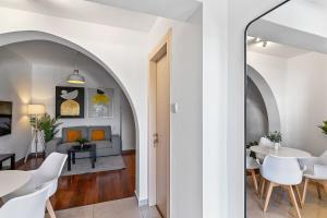 Orange Tree Studio, just steps from the sea