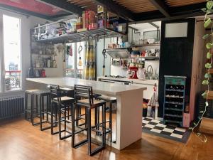 Quiet Loft 70sq in trendy 11th area