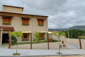 Maravilhosa casa com piscina em Capitólio-MG