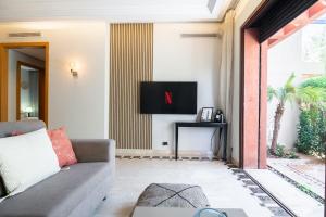 Appartement Cosy avec Parc et Piscine pour femme