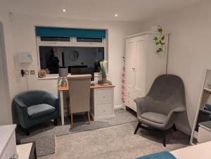 Sittingbourne 1 bed self-contained annex, with parking