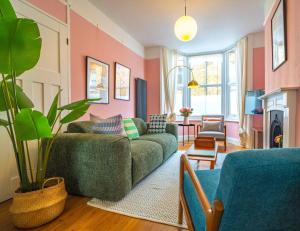 Ramsgate Family Cottage nr Beach -Harbour- Sleeps 4 - Garden - Parking on Street