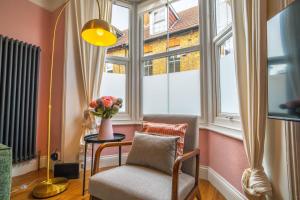 Ramsgate Family Cottage nr Beach -Harbour- Sleeps 4 - Garden - Parking on Street