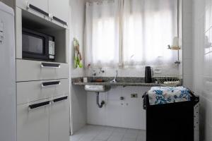 Apto c ar-condicionado a 800m da Praia da Enseada