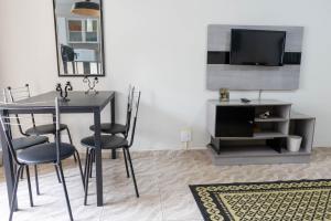 Apto c ar-condicionado a 800m da Praia da Enseada