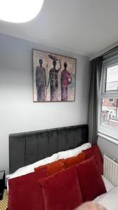 Luxury Spacious 4 Bedroom House - Free Parking - 5 mins From Centre