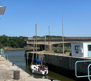 Maisons de vacances La Maison Rose at Lyvet Port is a beautiful Pet Friendly Riverside Gite close to Dinan Sleeps 6 : photos des chambres