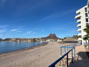 Hermoso condominio frente al mar