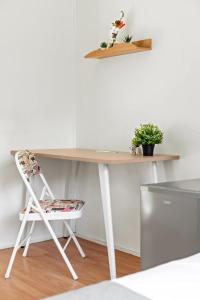 Steps to Mall & Train - Eplore with Ease - Prime Location in Seven Hills - Shared Bathroom