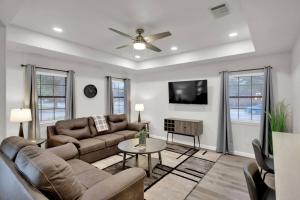 Peppercorn Yellow - Locally Run!