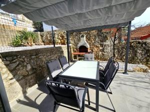 Domagoj - luxury apartments with heated swimming pool, jacuzzi and seaview