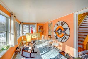 1 Mi to Dtwn Beautiful Home in Williamstown!