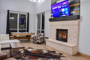 New Bison Cabin Hot Tub Air Hockey Pool Table