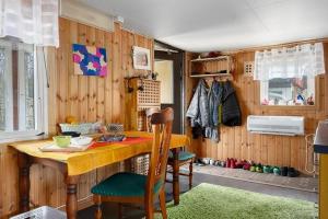 Stuga med sjöutsikt nära Växjö