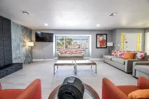 Perfect Sunny Home w Pool Walking to Strip 30m - Henderson