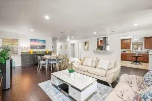 Spacious Retreat w Large Kitchen & Outdoor Patio - مونروفيا