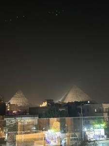 Gold pyramid view inn