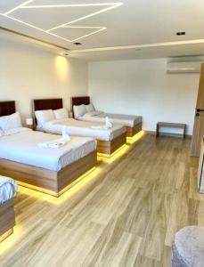 Gold pyramid view inn