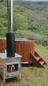 Off-Grid Cabin Surrounded by Nature - Hot Tub - Arlo