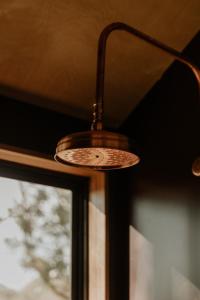 Off-Grid Cabin Surrounded by Nature - Hot Tub - Arlo