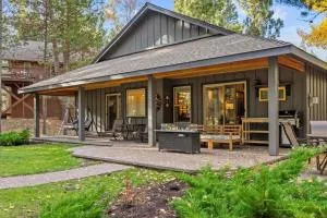 River Meadows Pool Hot Tub - Deschutes Riverhaus - La Pine