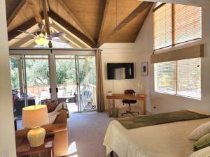 Peaceful Desert Retreat Mountain View Studio Condo Indian Wells